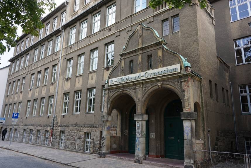 Eingangsbereich des Rudolf-Hildebrand-Gymnasiums